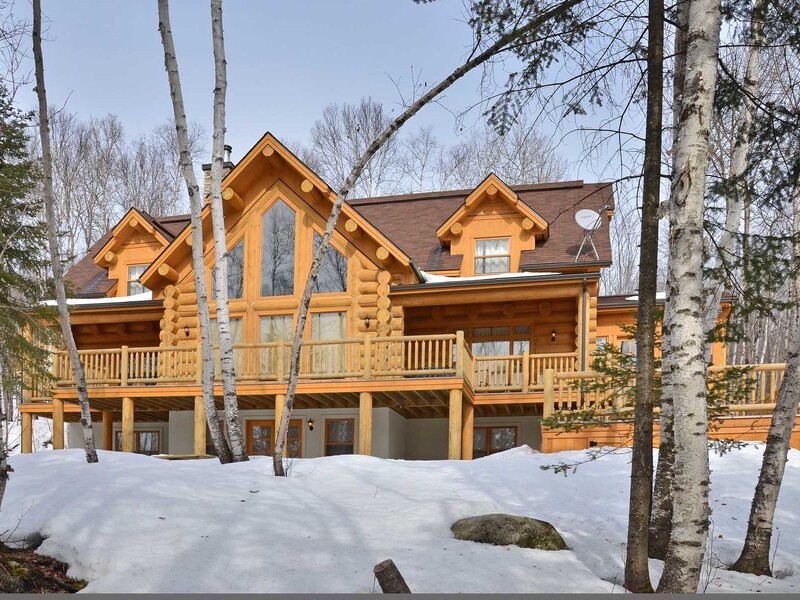 Cottage for rent "6 BEDROOM WATERFRONT WITH SPA" in MontTremblant